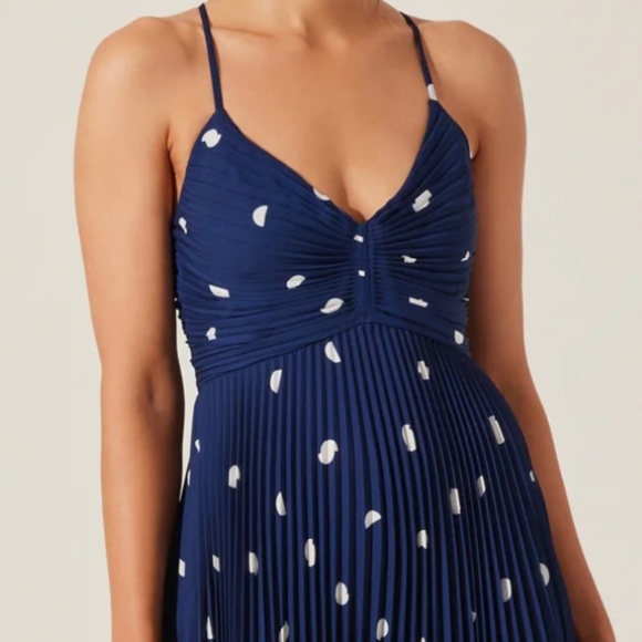 ASTR Blythe Plisse Midi Dress - Small - Picture 1 of 7